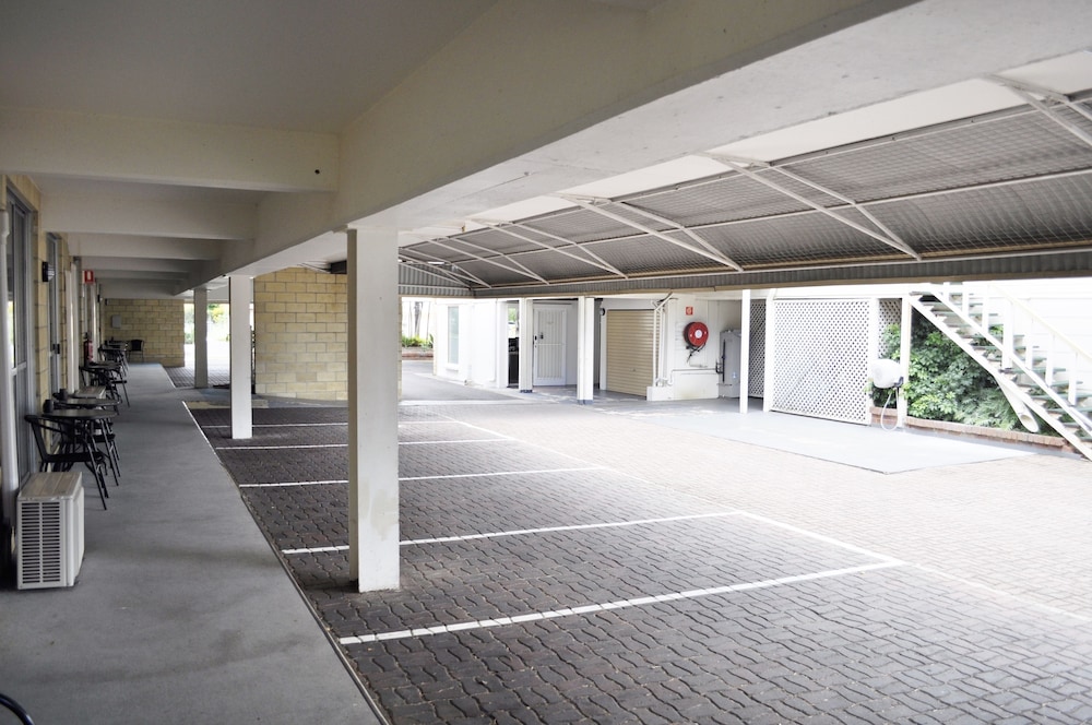 ALEXANDRA PARK MOTOR INN 48/65