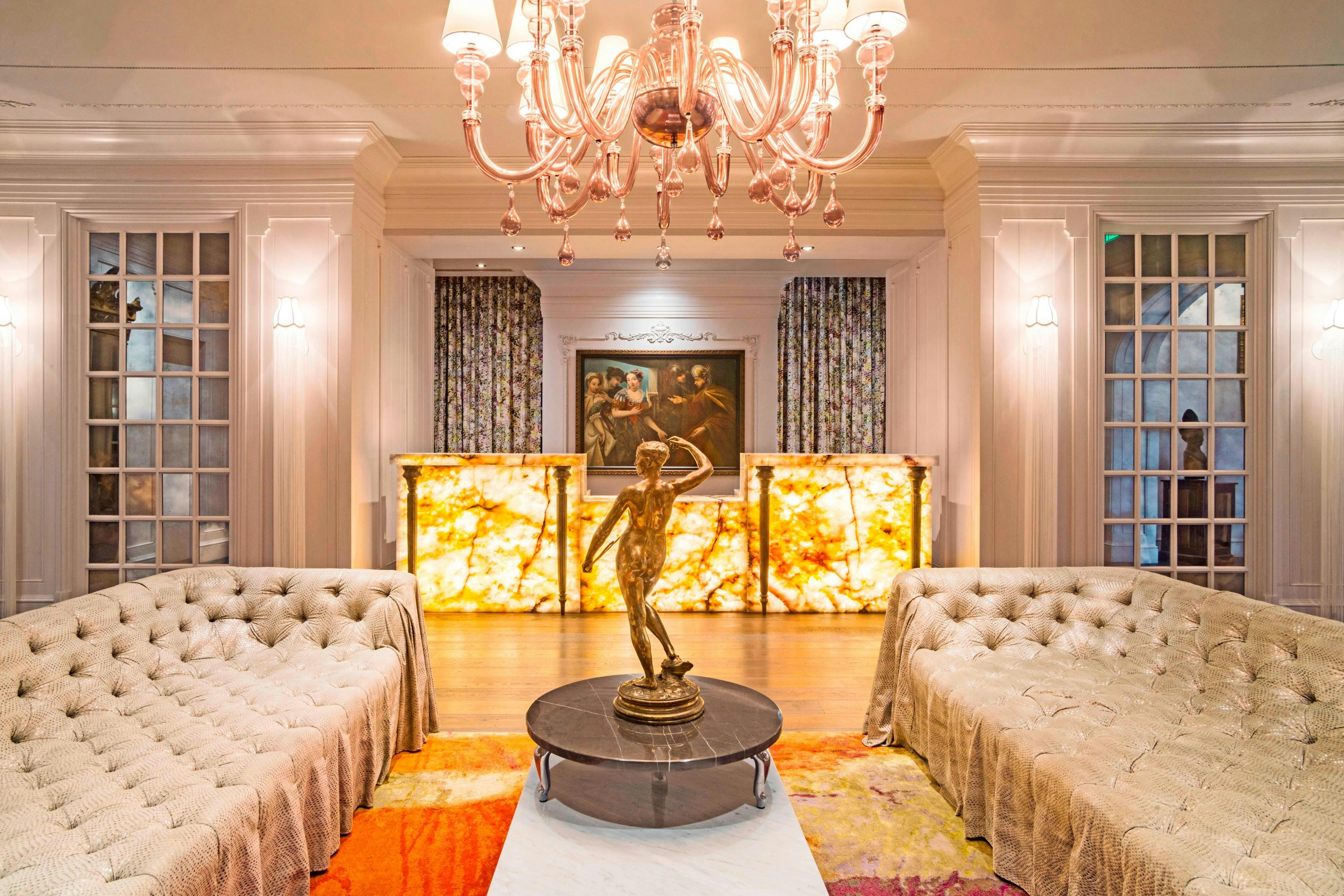 Grand Bohemian Hotel Charleston Autograph Collection 29/56