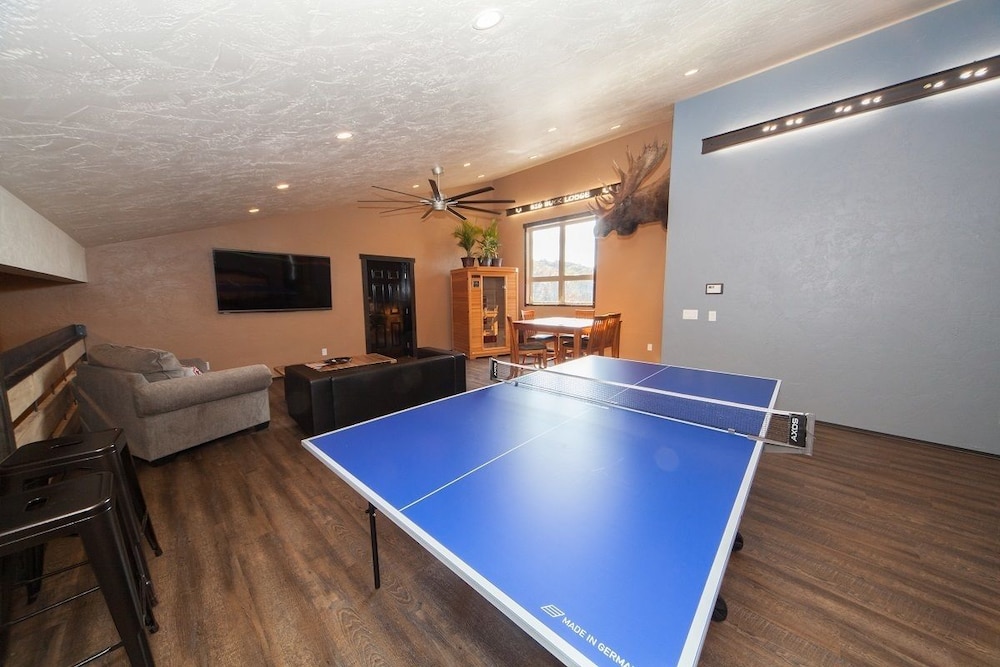 Log Cabin Lodge Suites 57/68
