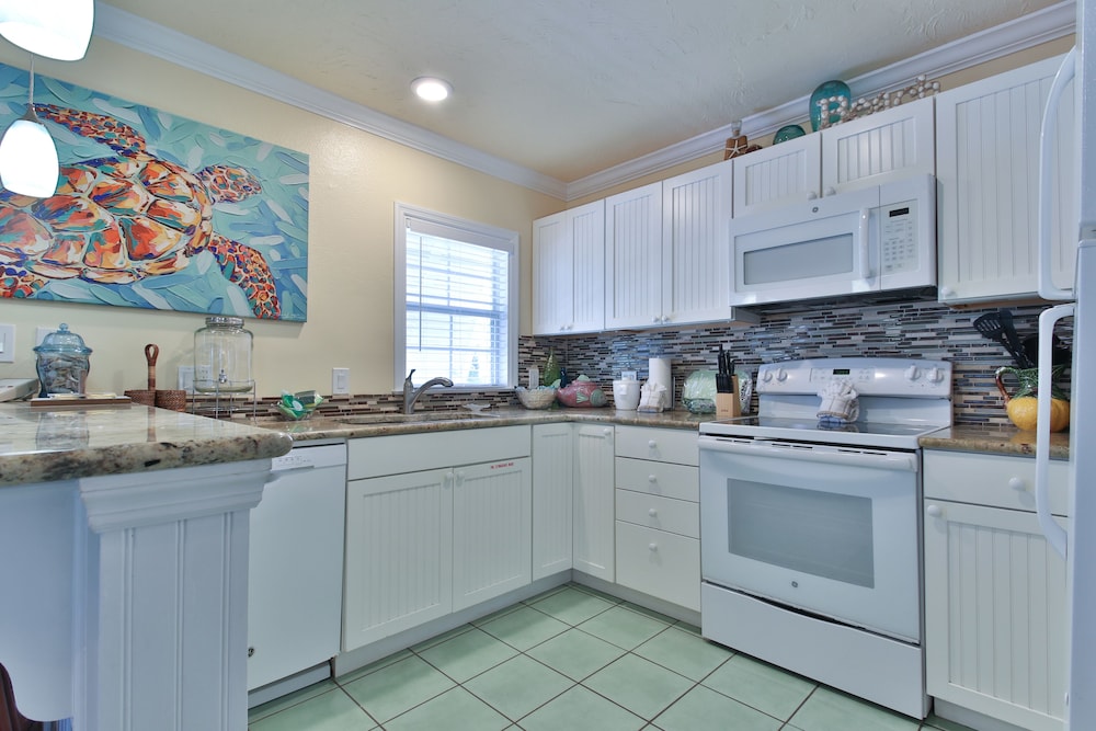 Tradewinds Beach Resort 4/68