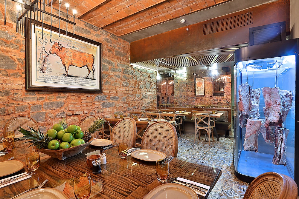 TAXIM LOUNGE HOTEL 43/58
