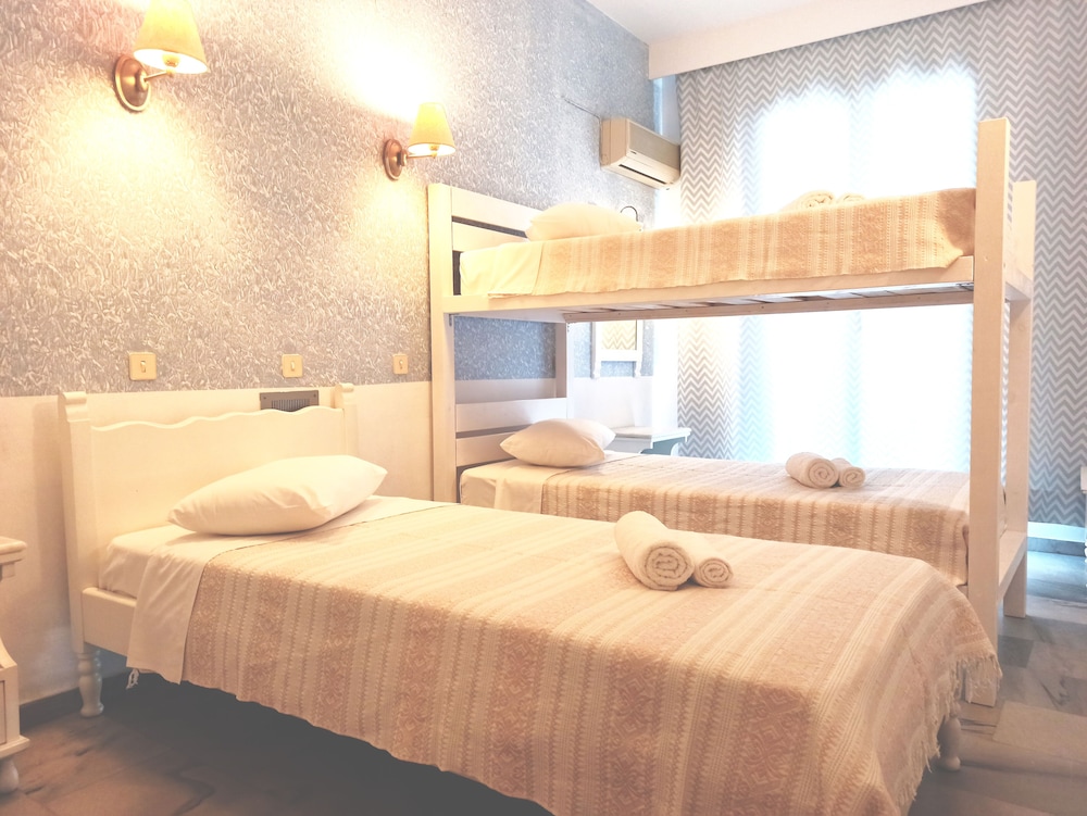 Polos Hotel Paros 55/90