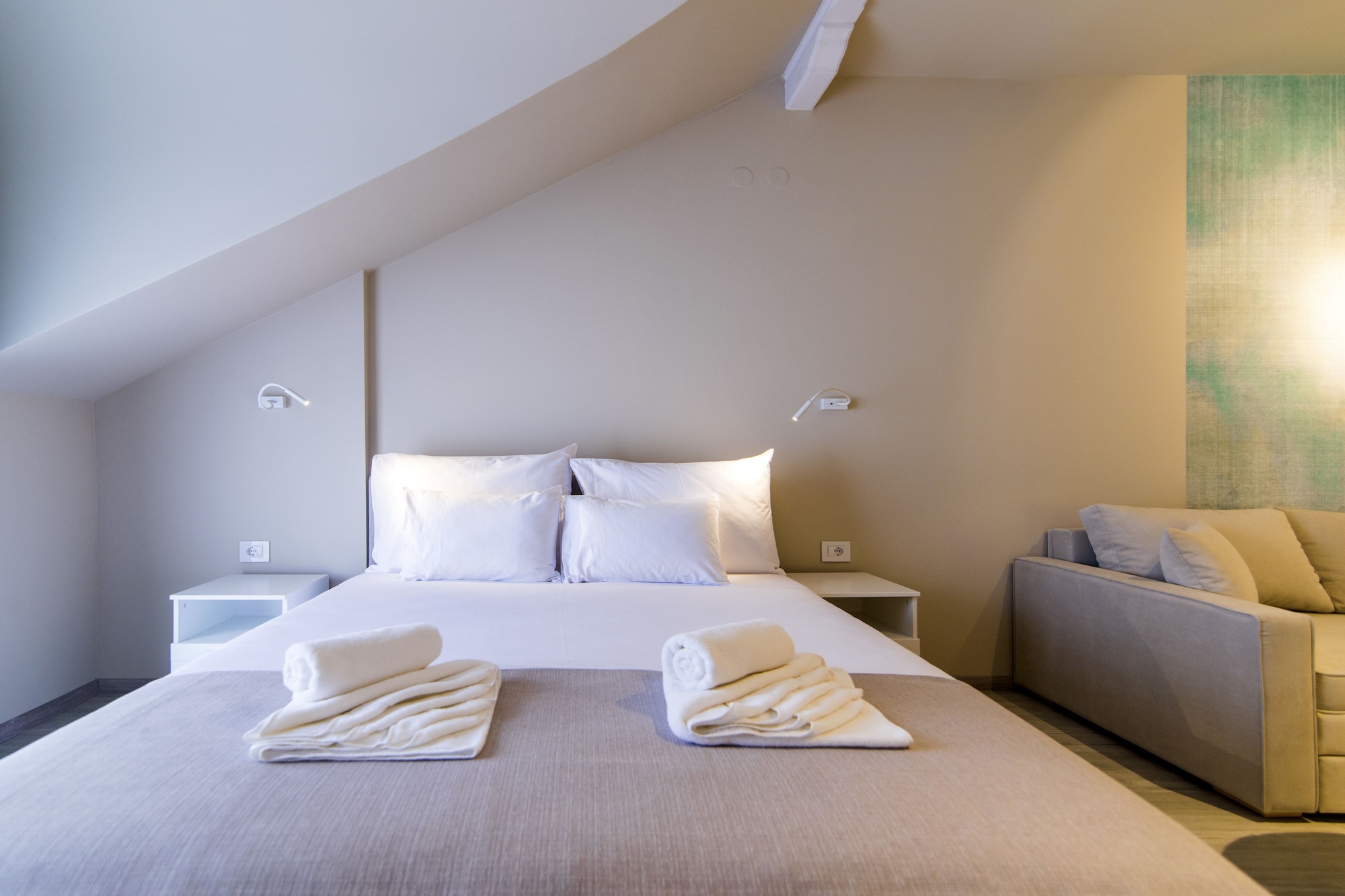 DELUXE, SUITE