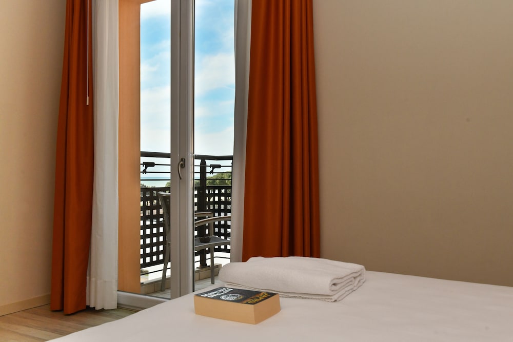 Vienna Hotel 33/56