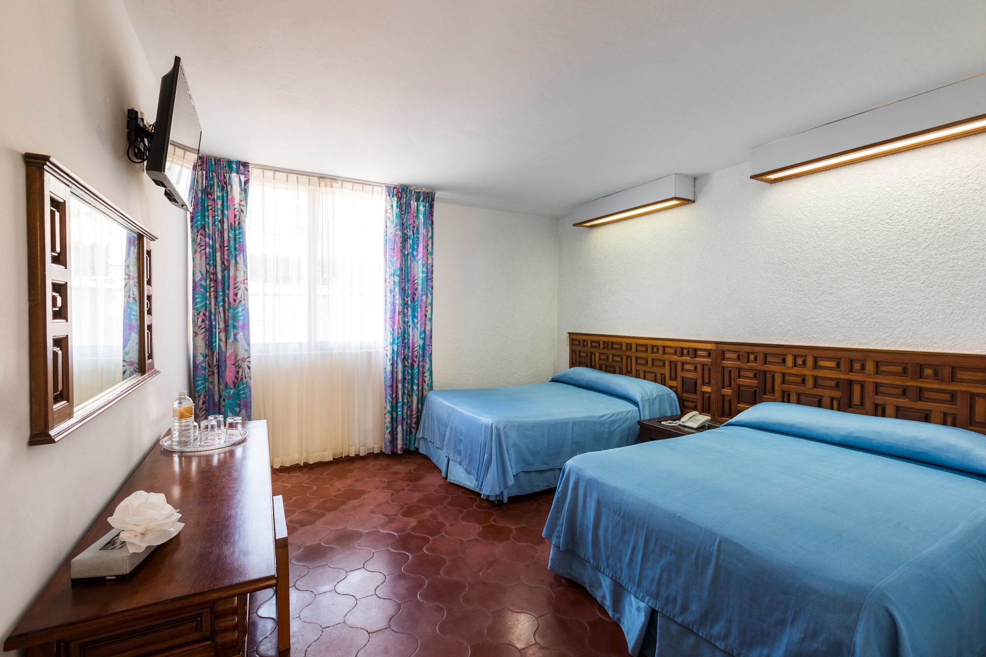 STANDARD, 2 DOUBLE BEDS