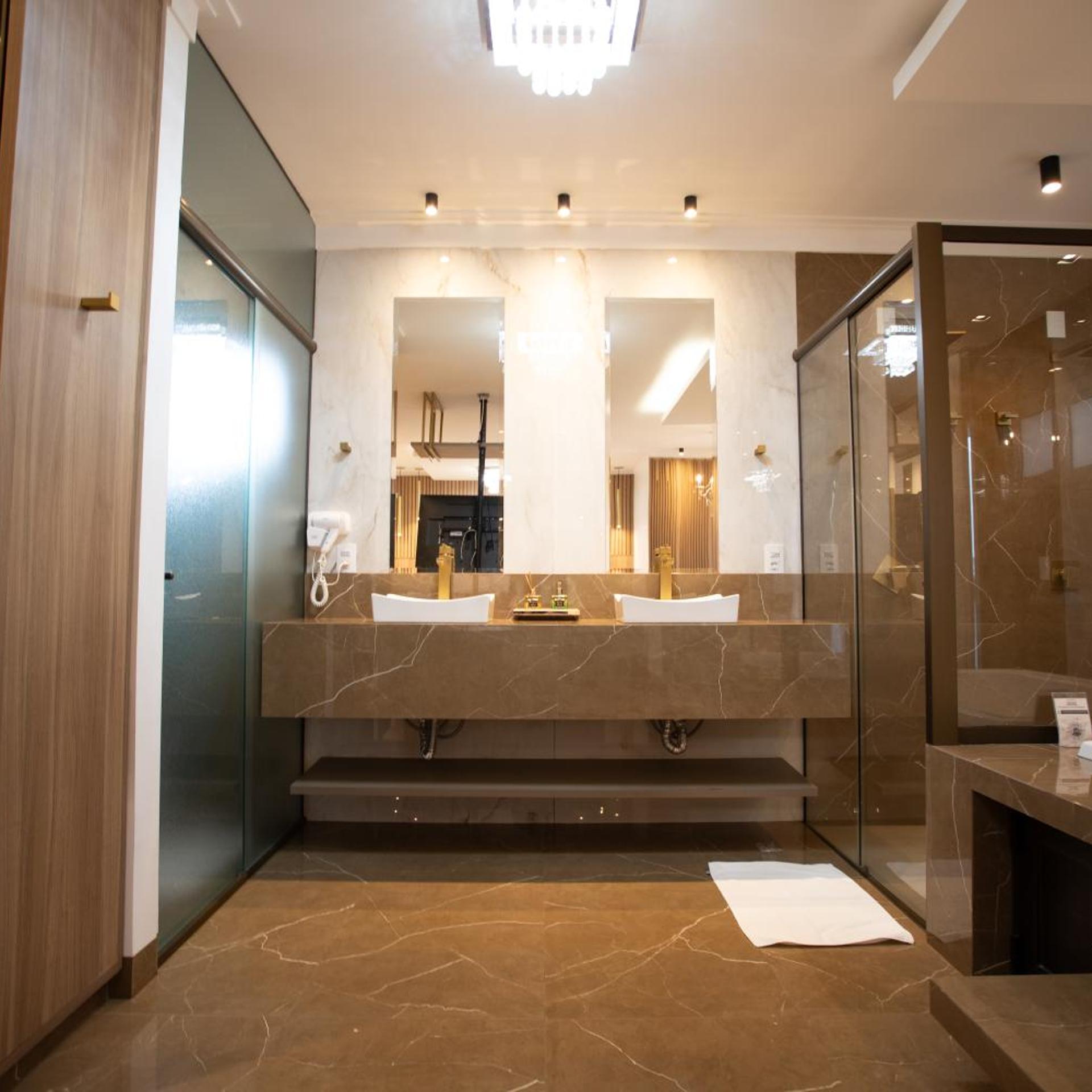 Ellus Hotel 7/50