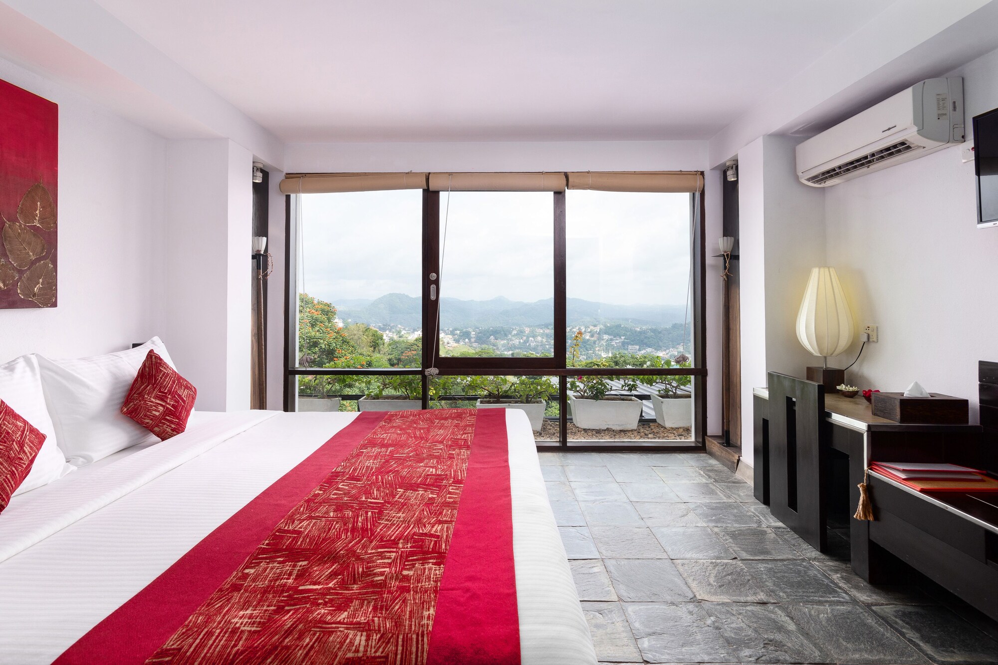 DELUXE, MOUNTAIN VIEW, SAUNA