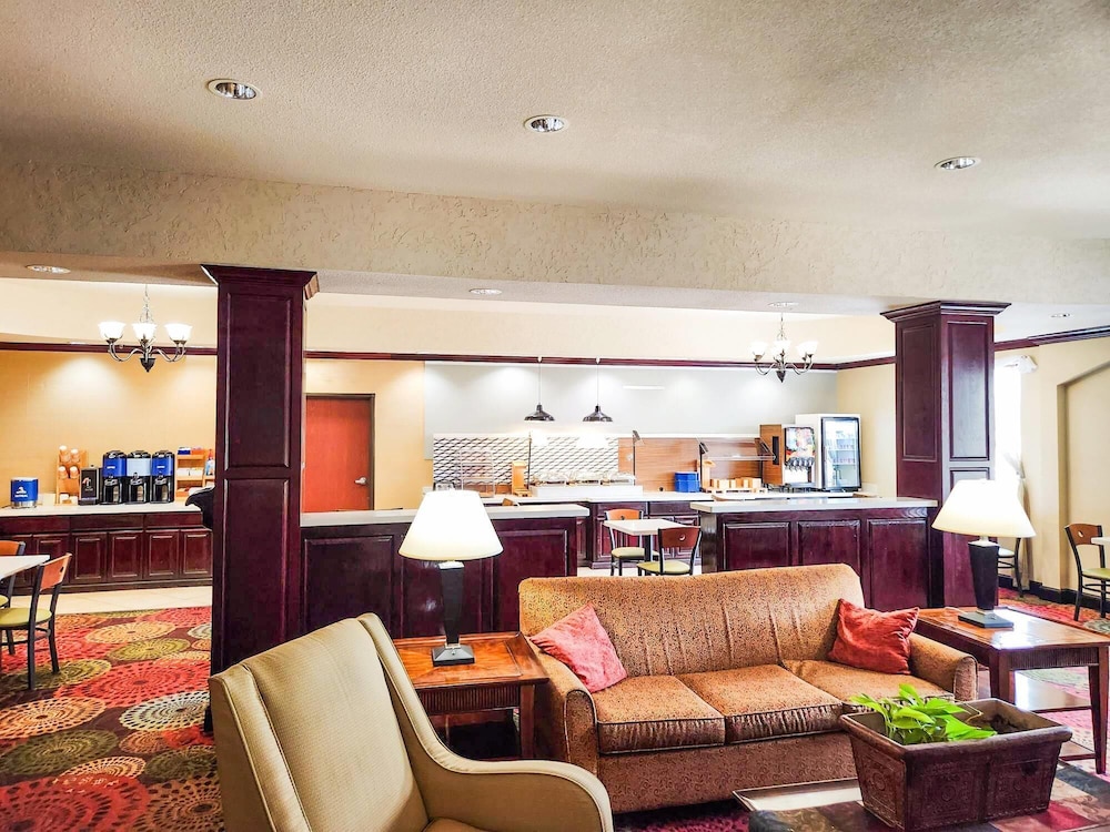 Holiday Inn Express Hotel Suites Terrell 47/64