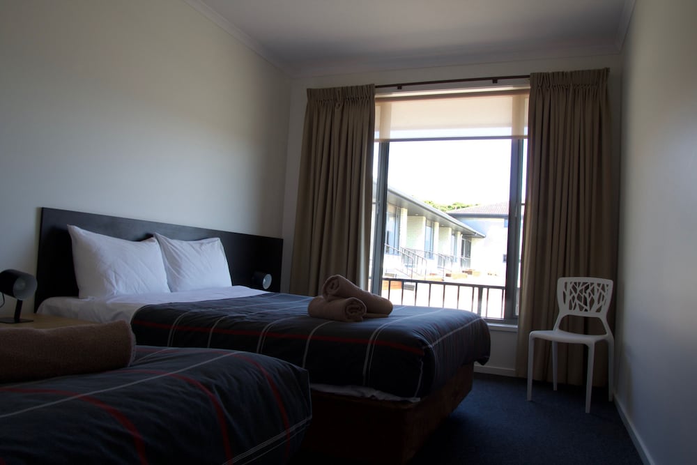 SOUTHERN OCEAN MOTOR INN 12/67