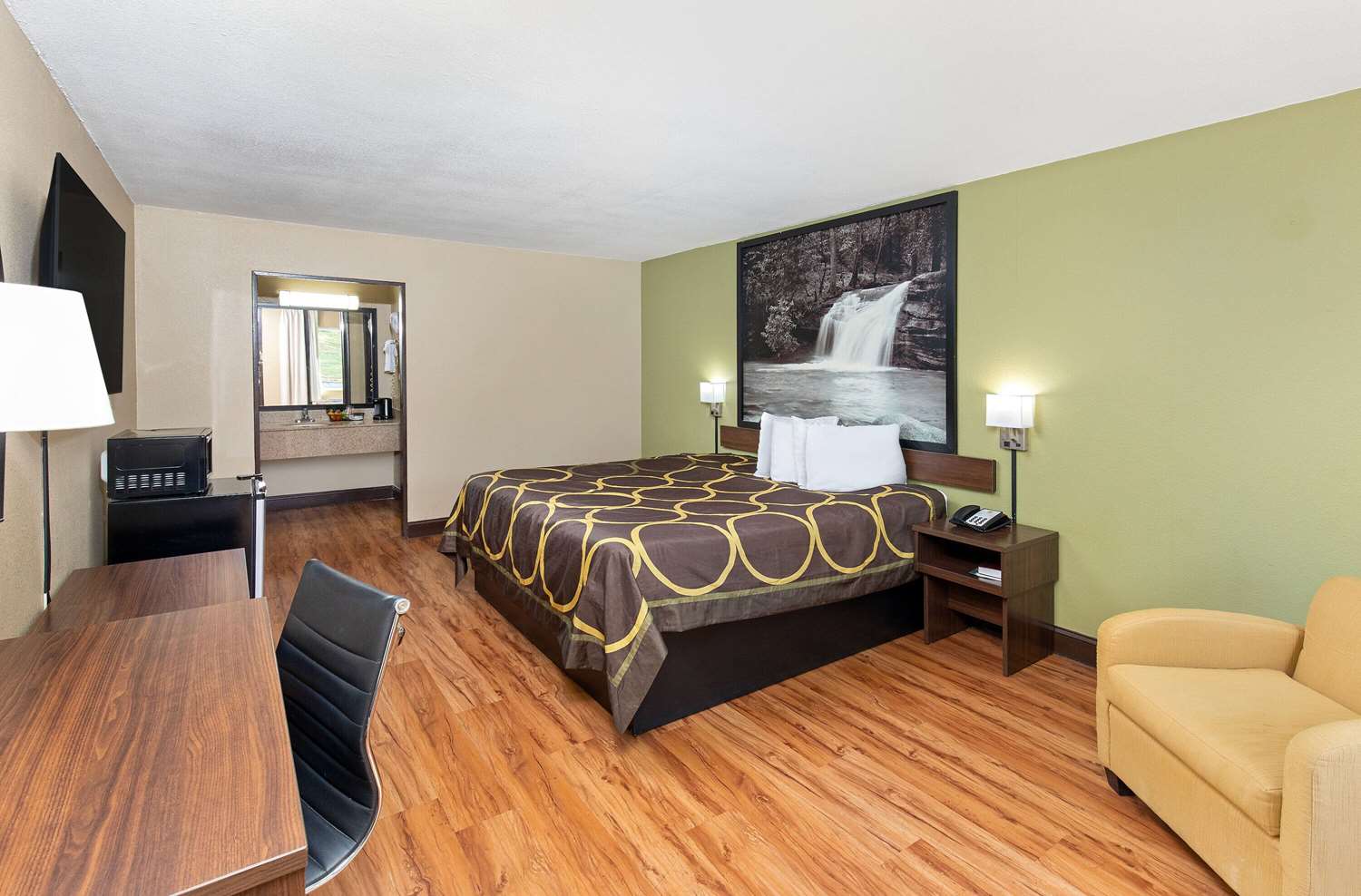 Super 8 By Wyndham Kingsport 11/25