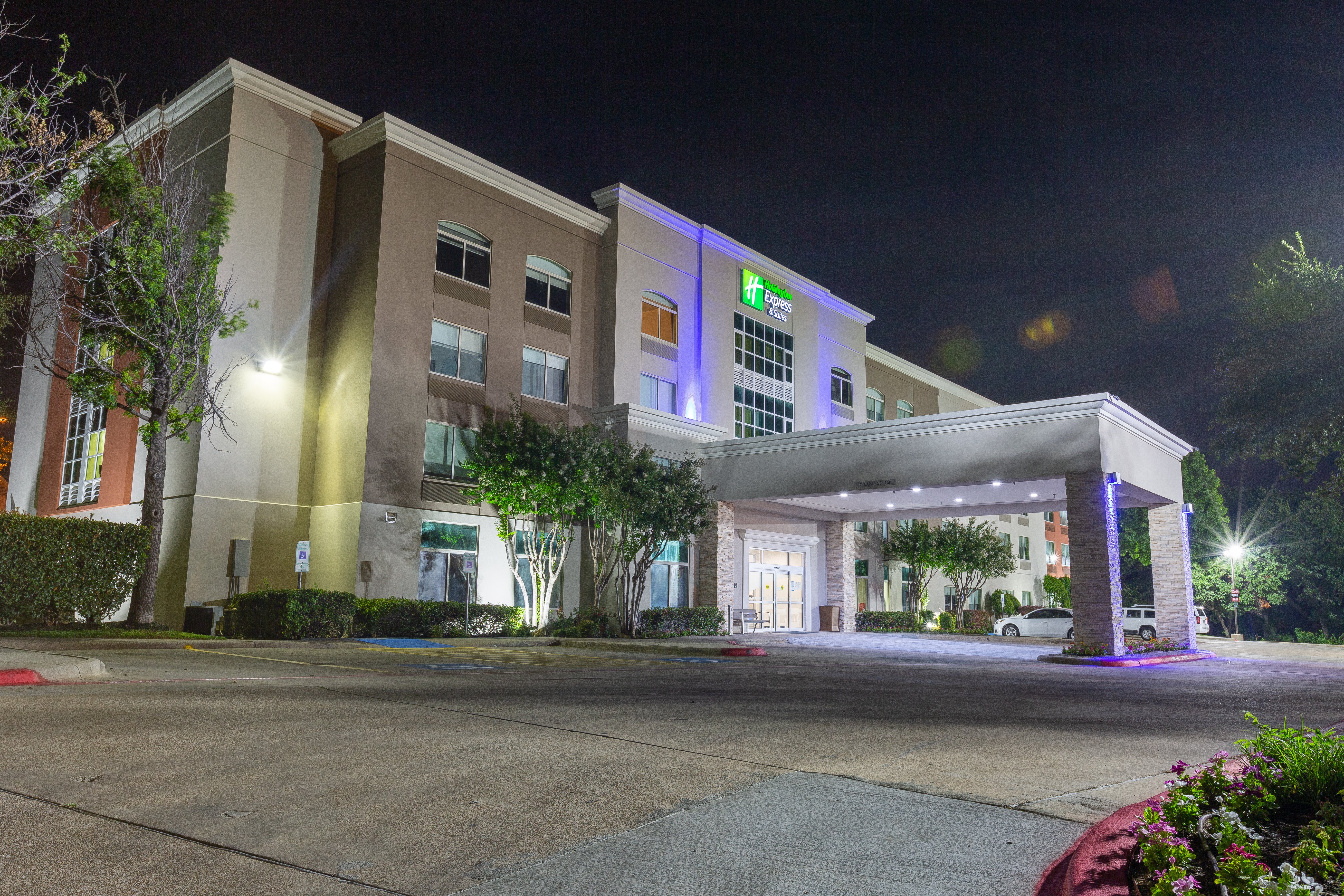 Holiday Inn Express And Suites Arlington North Stadium Area 3/34