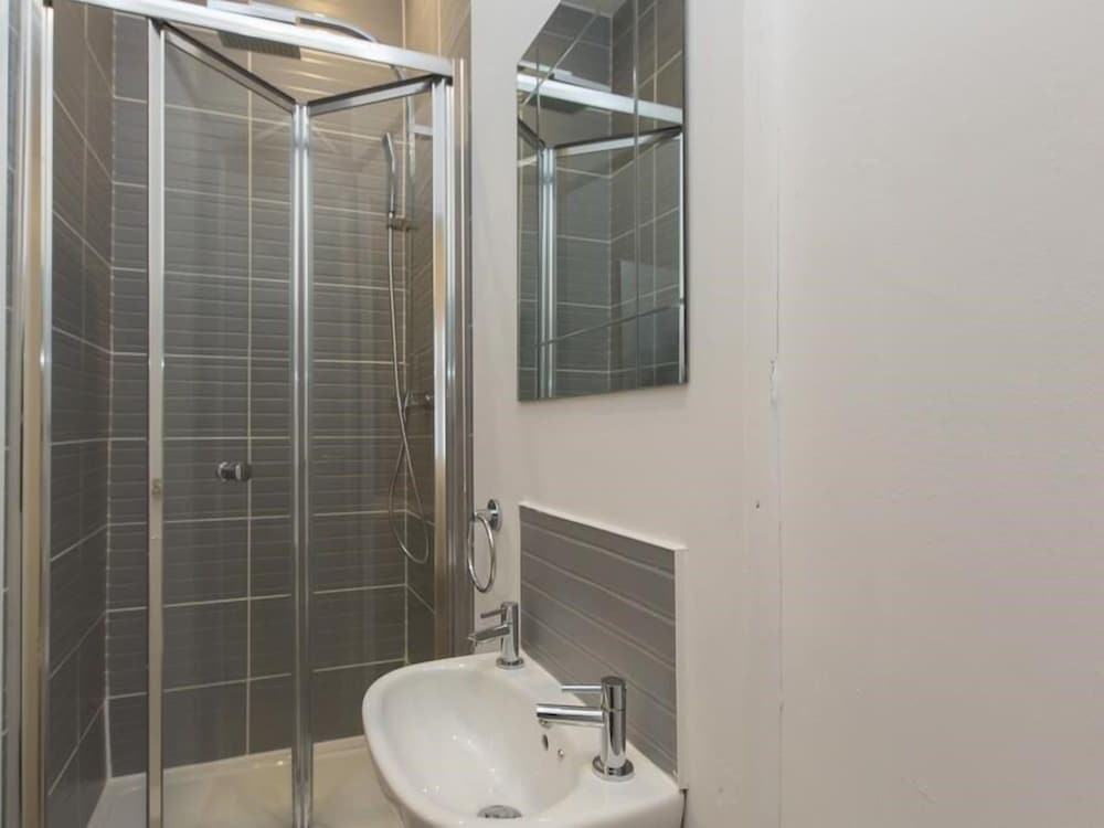 Townhouse Plus @ 40 West St 38/50