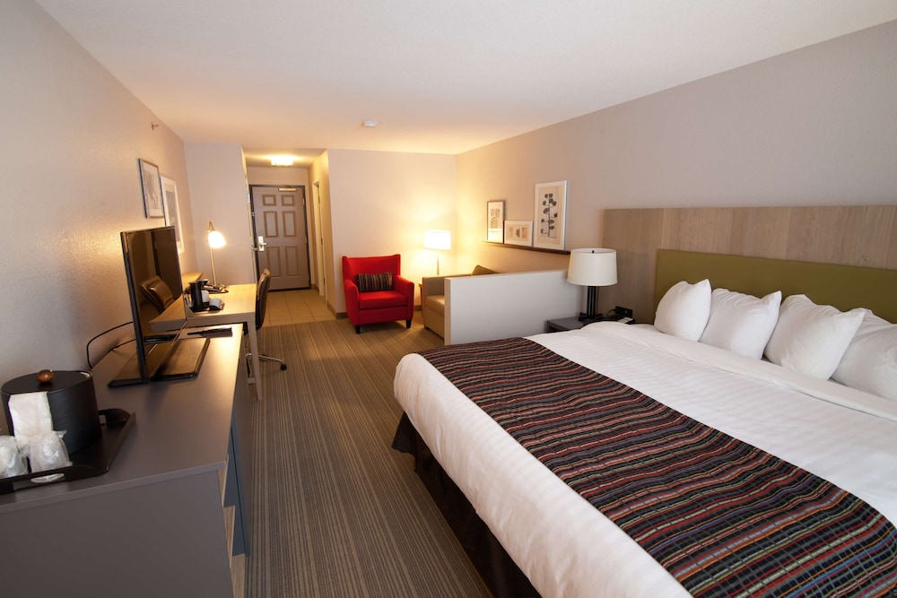 Country Inn & Suites By Radisson, Decorah, IA 9/42