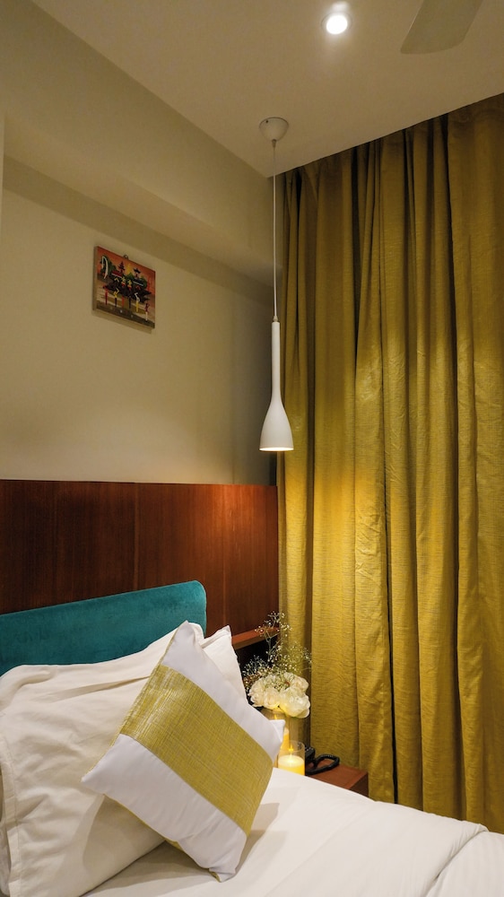 The Club Emerald Chembur 7/51