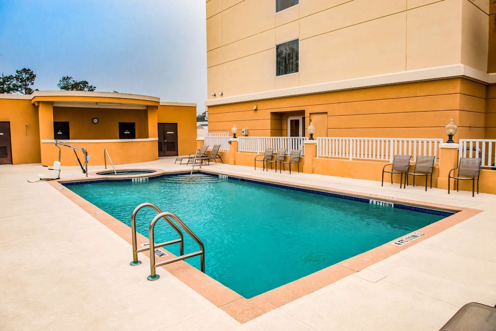 Comfort Suites Lake City 45/50