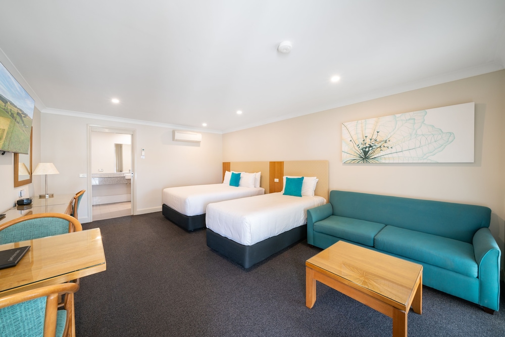 Heritage Inn Bathurst 30/60