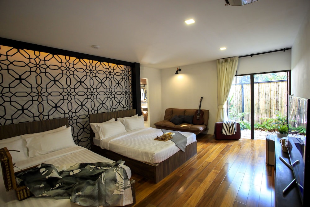 ROOM 2, FAMILY, STUDIO, SUITE