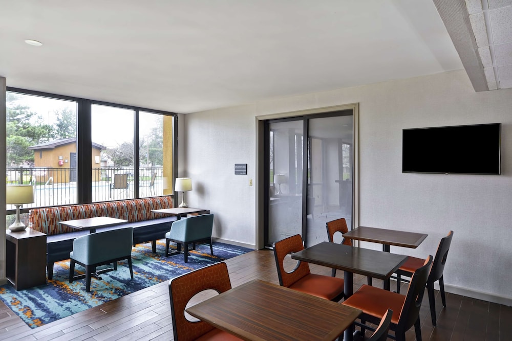 Hampton Inn Detroit/Madison Heights/South Troy 33/56