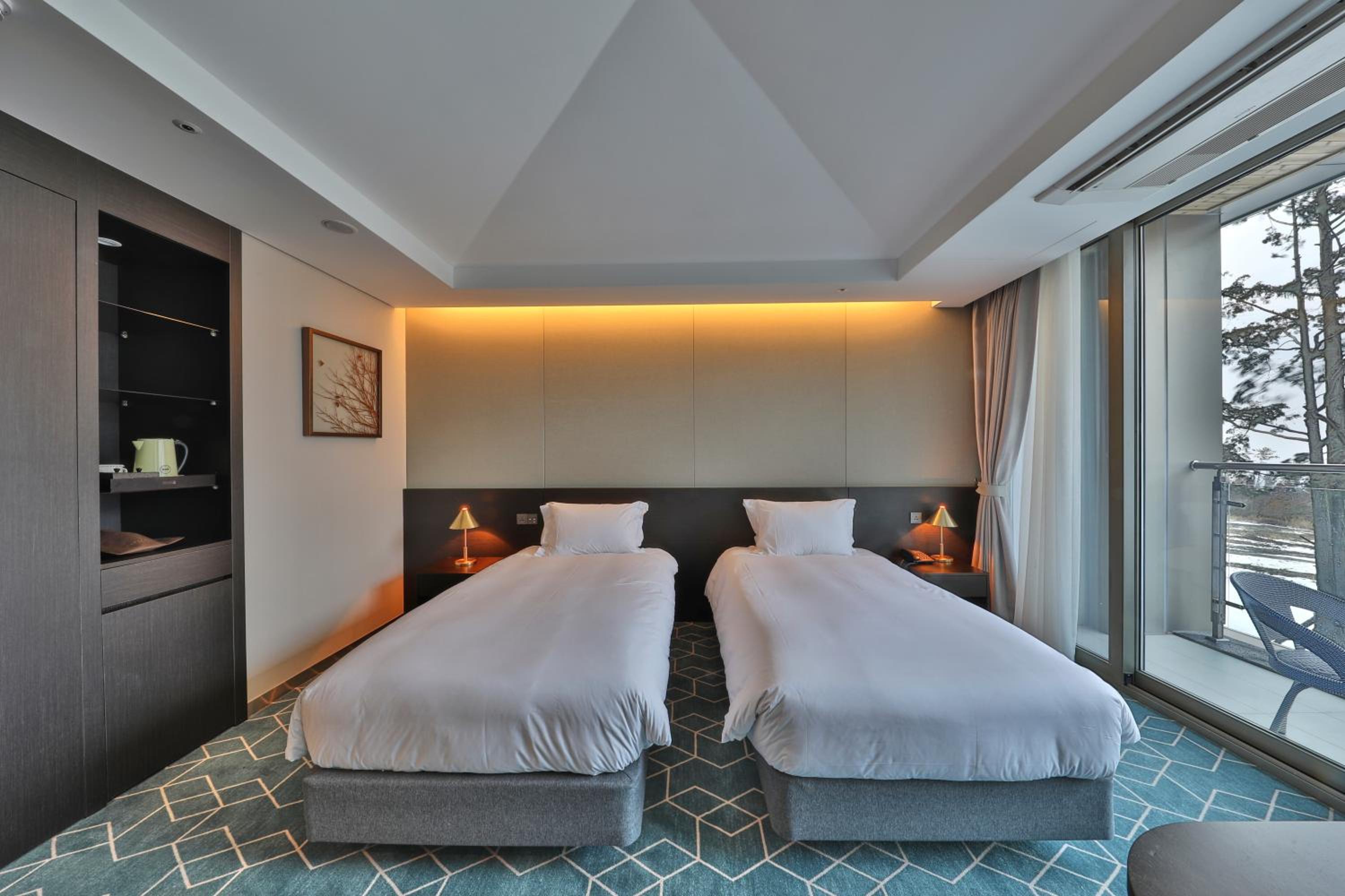 Standard, Twin Beds