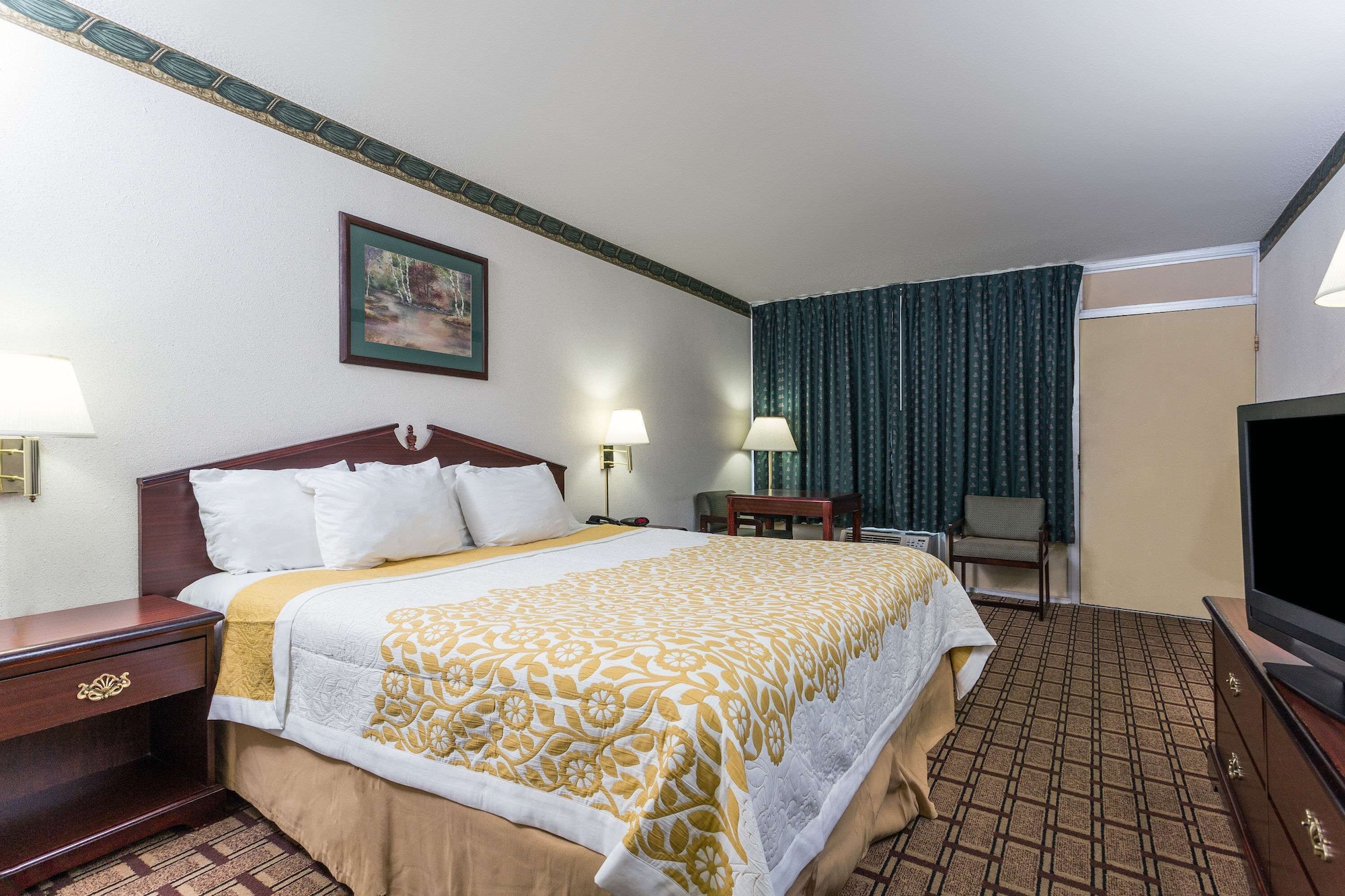 غرفة قياسية بسرير كينج للمدخنين