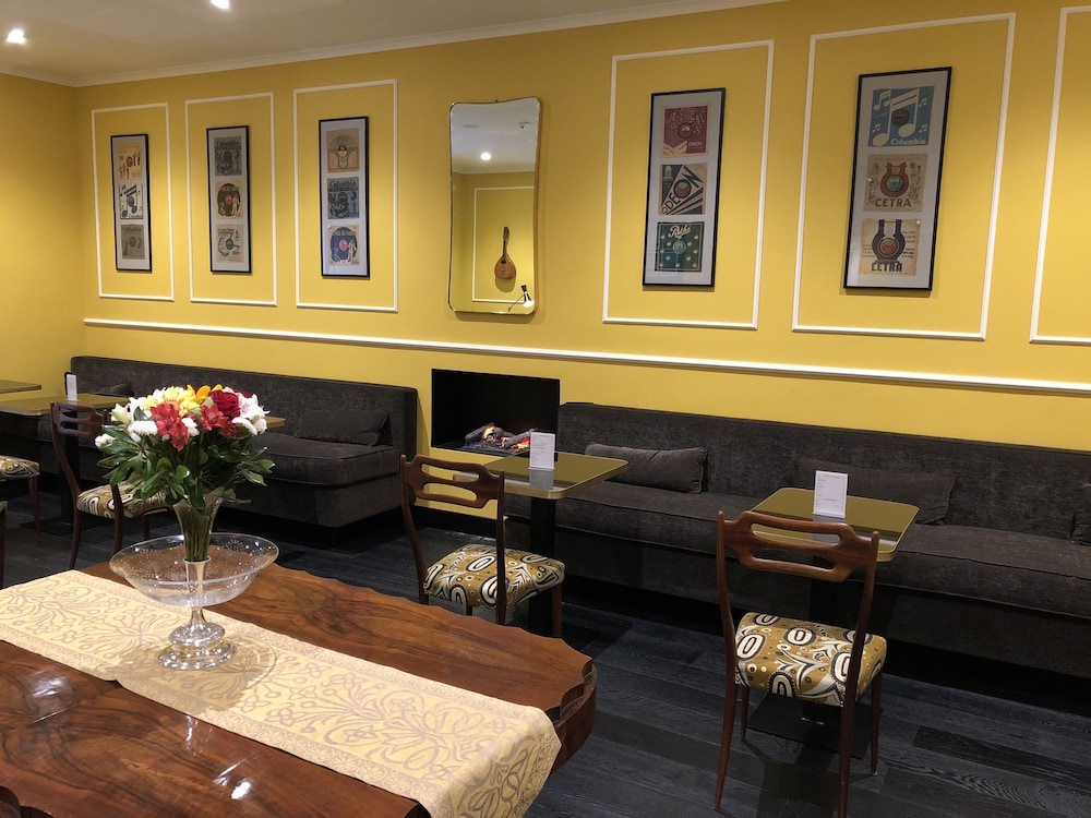 Caruso Place Boutique Wellness Suites 4/70