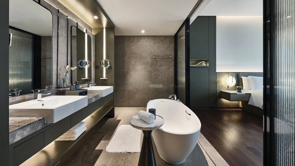 Crowne Plaza Wuhan Development Zone 32/82