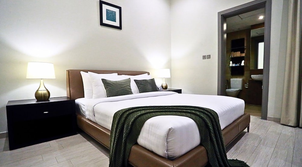 Dragon Hotel & Resort 10/50