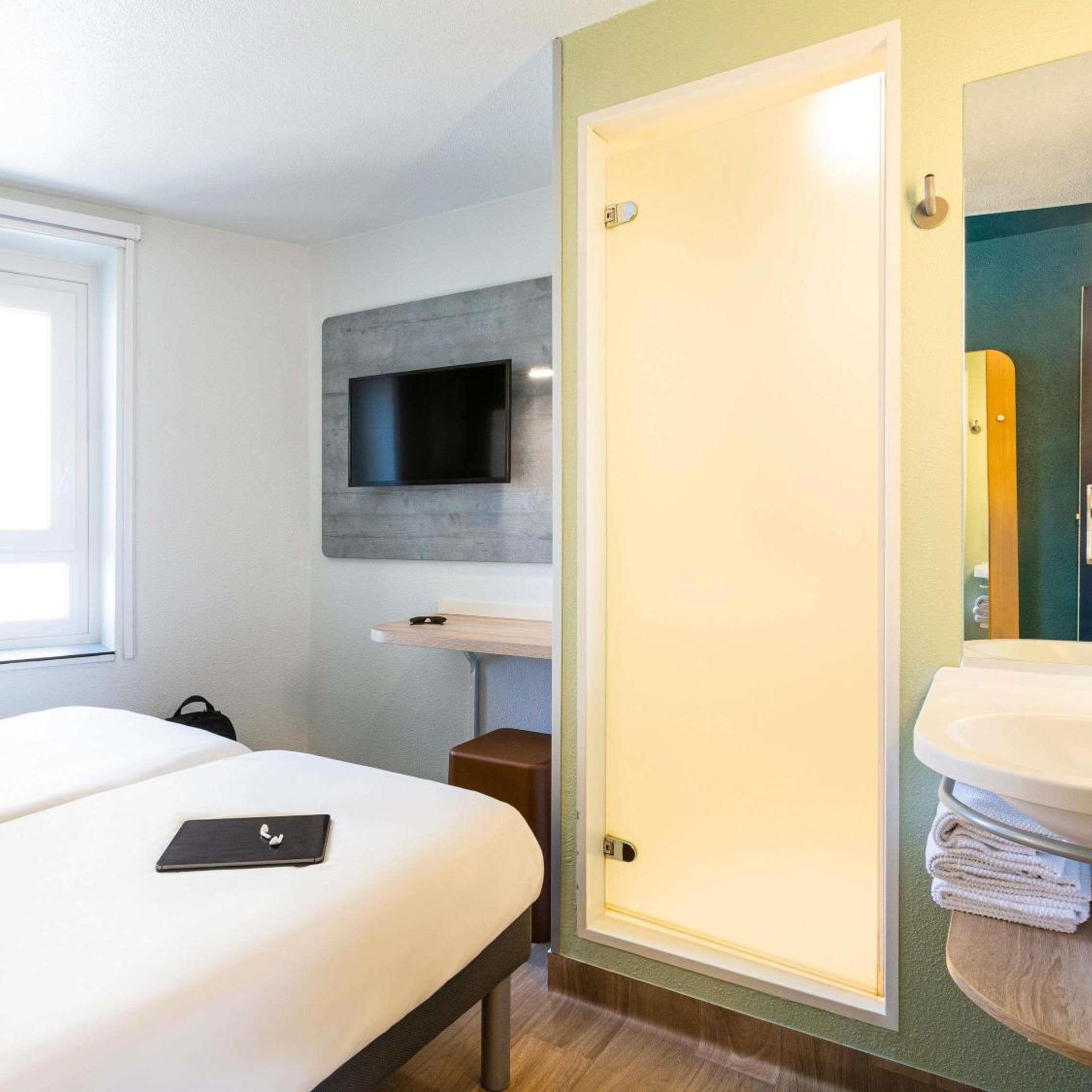 غرفة ثلاثية بسريرين منفصلين وسرير بطابقين، Ibis Budget Bordeaux Centre Gare Saint Jean 8/10