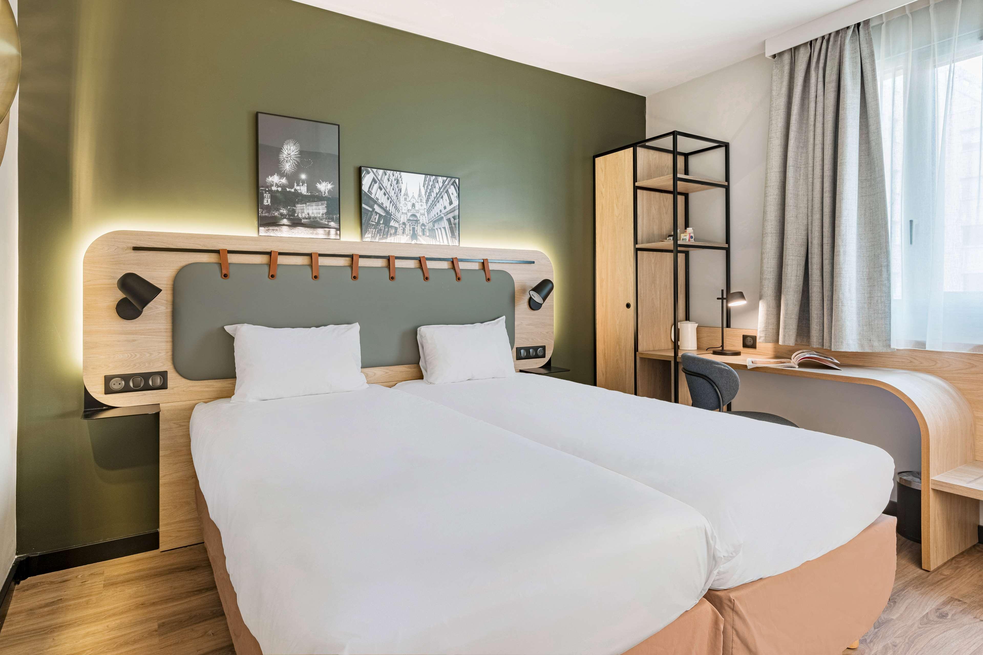 Standard, Twin Beds