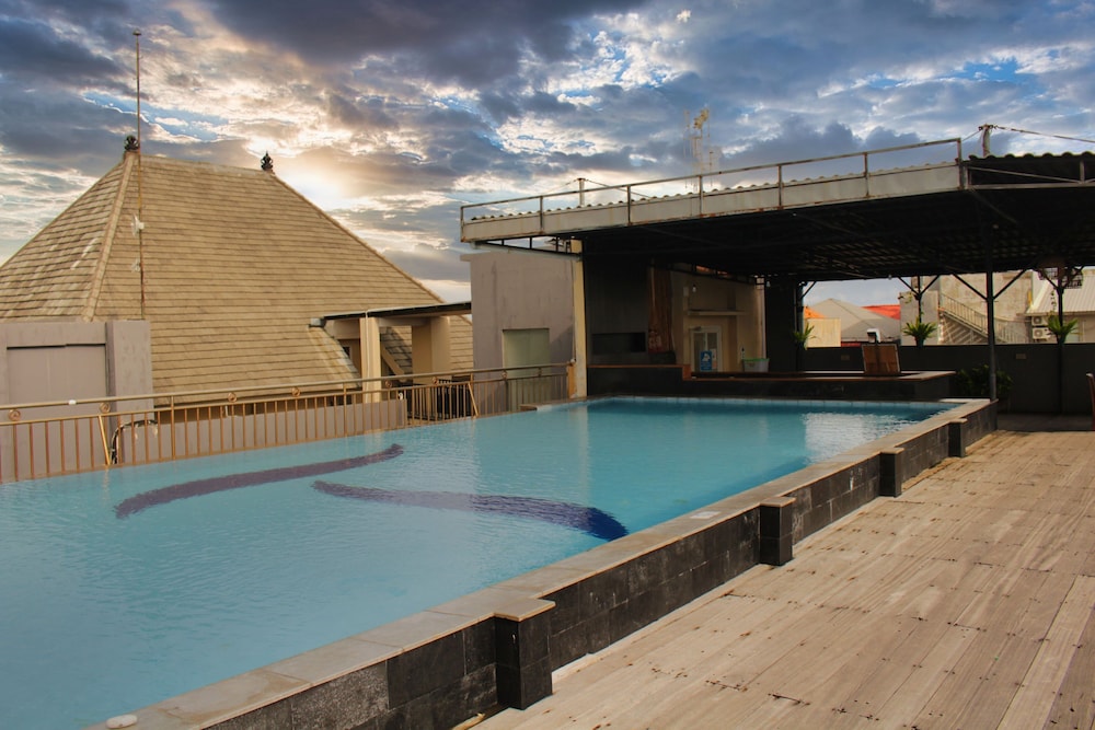Tusita Boutique Hotel 52/54