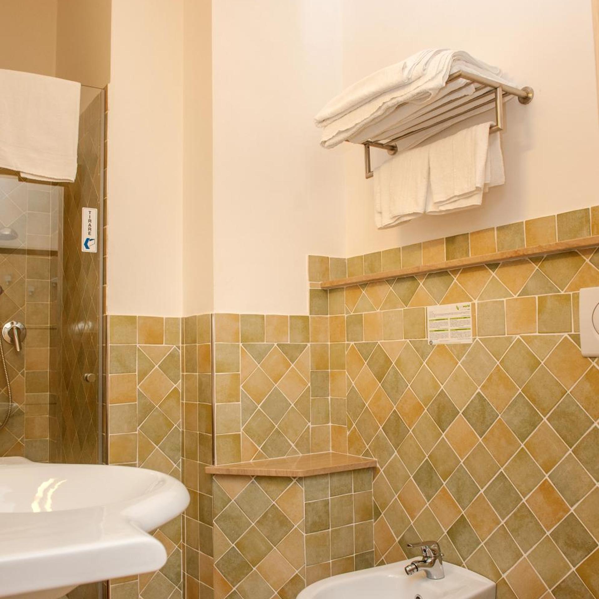 غرفة رباعية، Hotel Cristalda 8/9