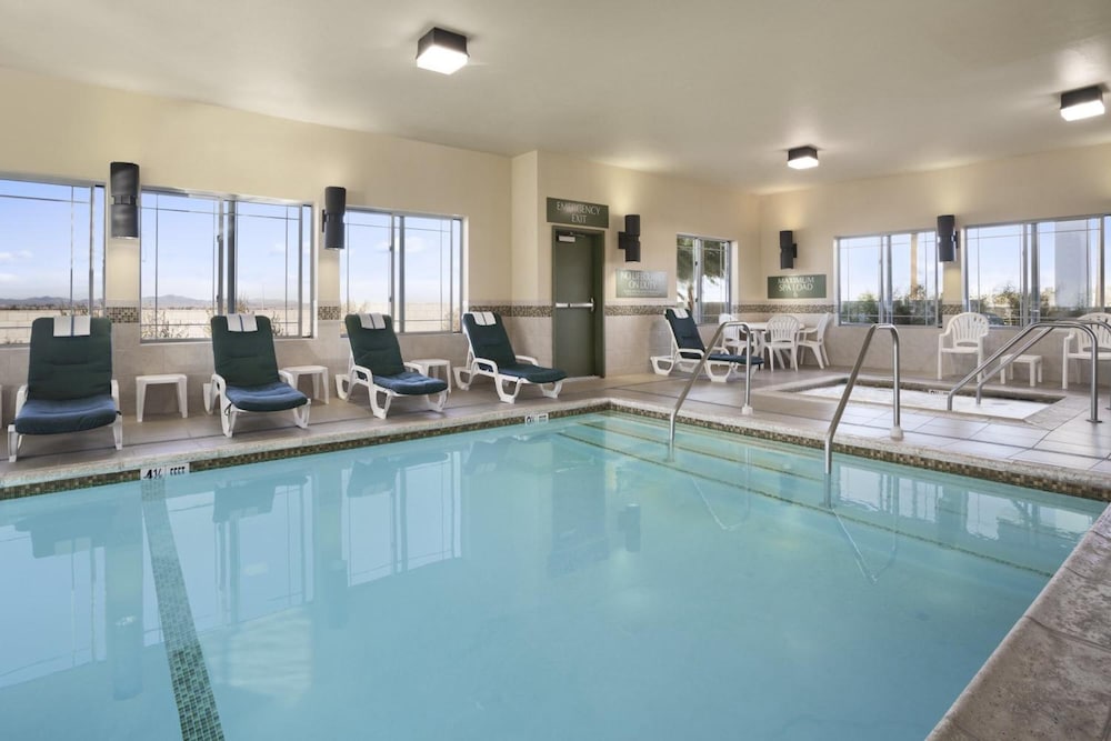 Holiday Inn & Suites Barstow 25/48