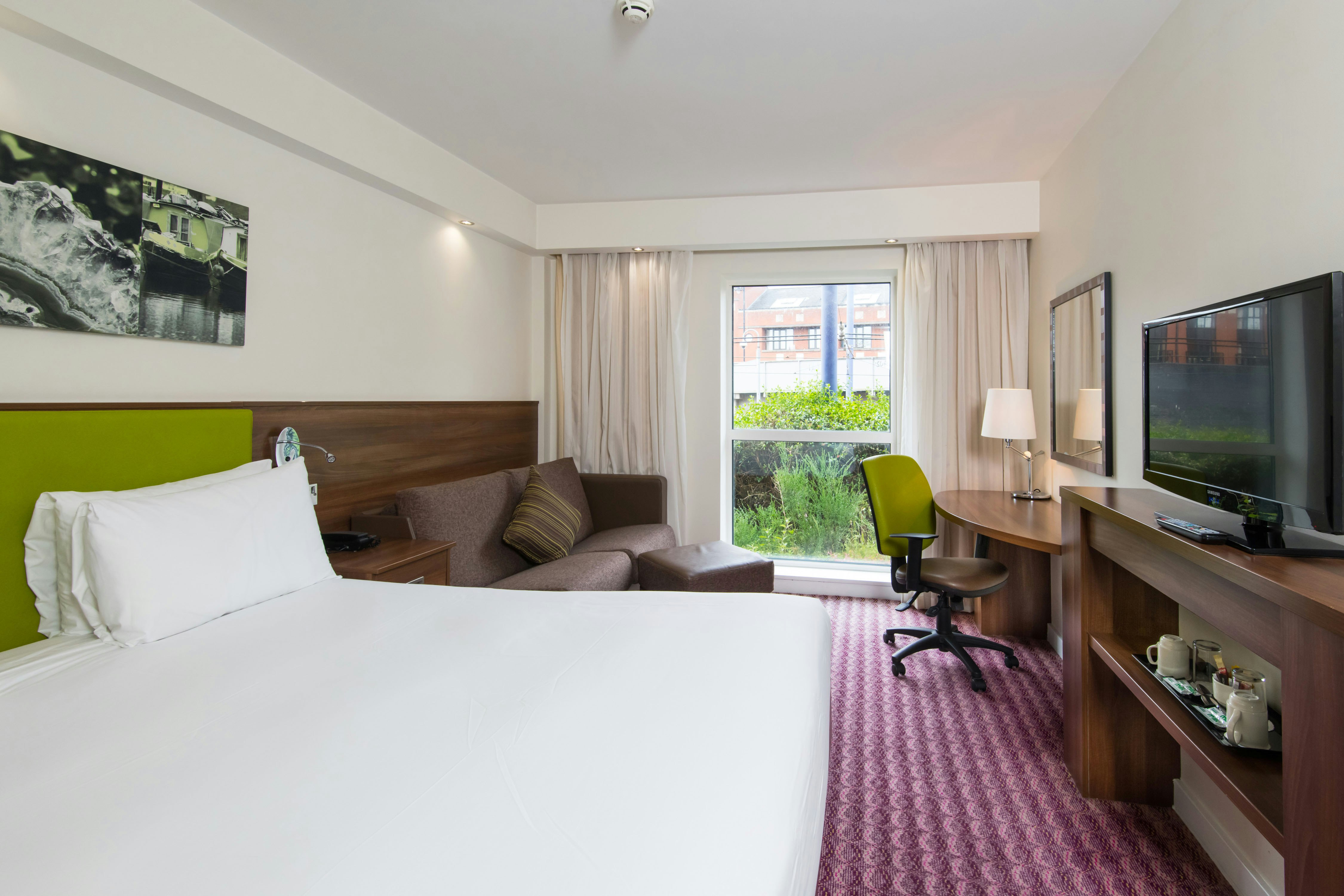 ROOM, QUEEN BED, SOFA