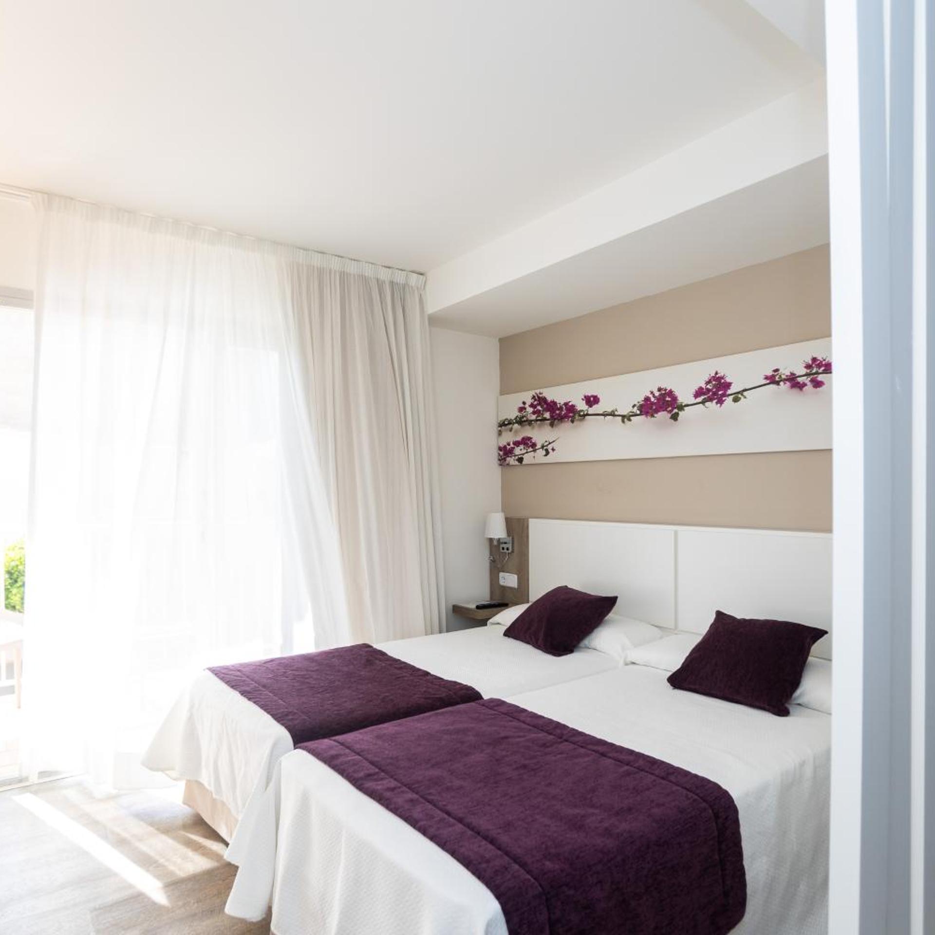 Room, Double Bed, Lateral Side Sea View