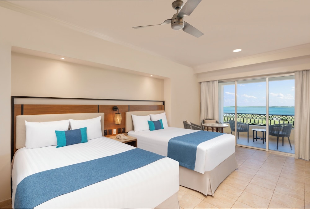 DELUXE, LAGOON VIEW, BALCONY