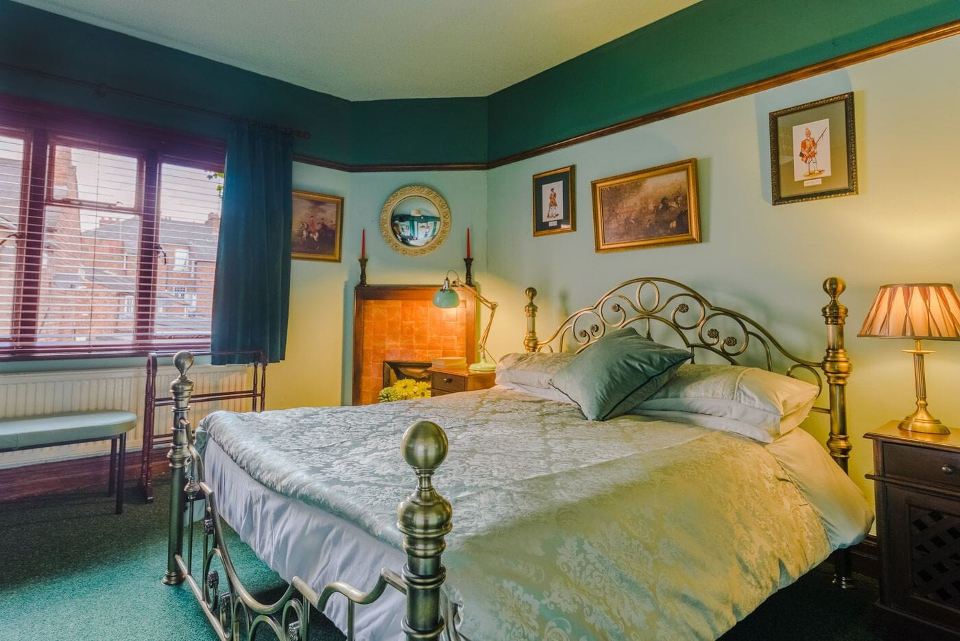 ROOM, DOUBLE BED