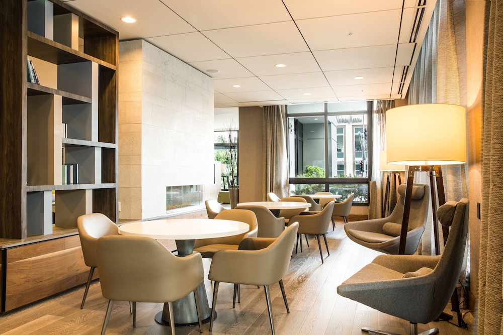 Courtyard by Marriott Seattle Bellevue/Downtown 26/38