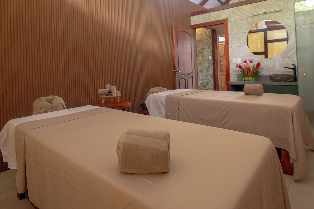 ANINGA LODGE 16/58
