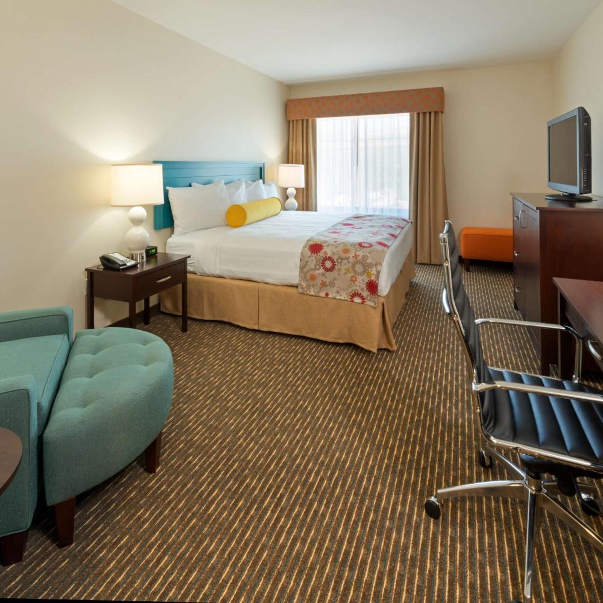 غرفة بسرير كينج بحوض استحمام لذوي الإعاقة، Best Western Plus Dayton Hotel & Suites 5/9
