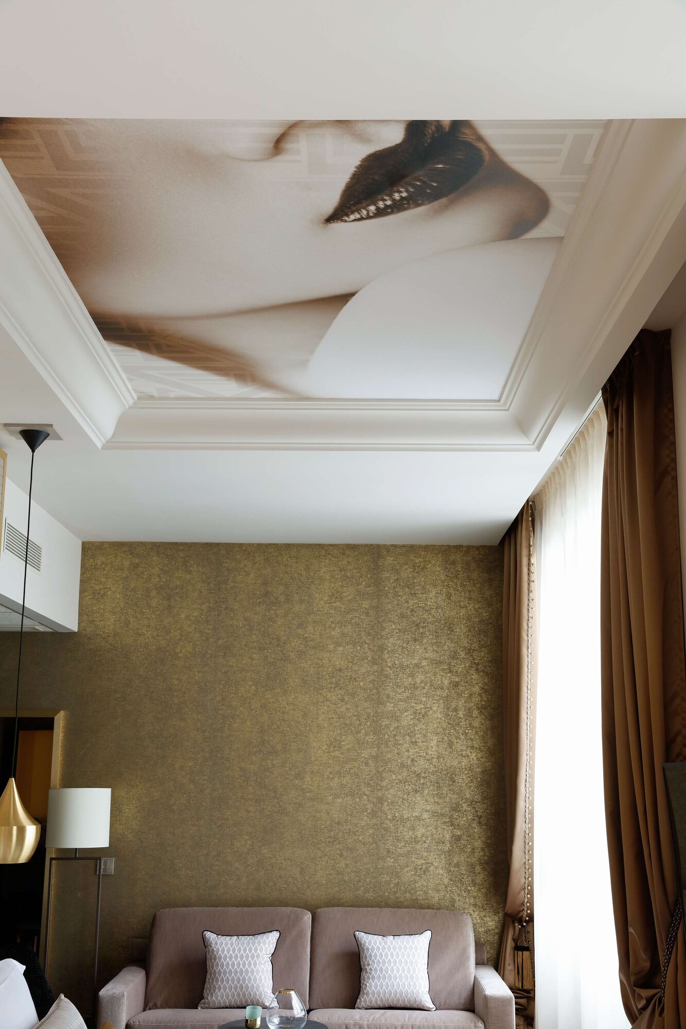 JUNIOR SUITE, QUEEN BED