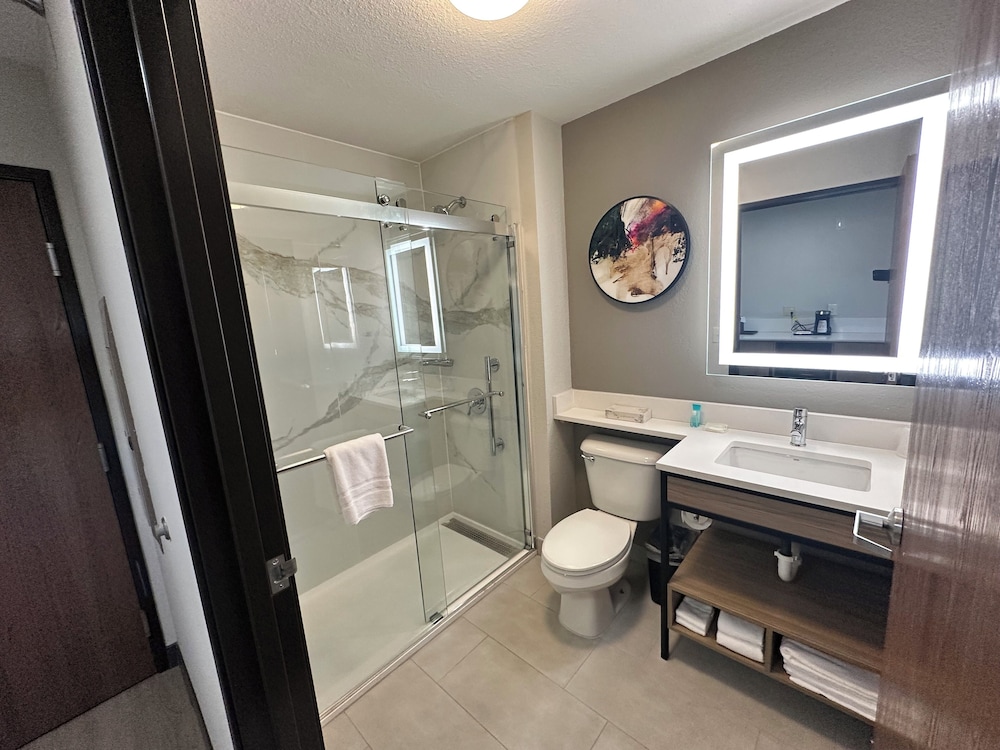 La Quinta Inn & Suites by Wyndham Greenville 59/61