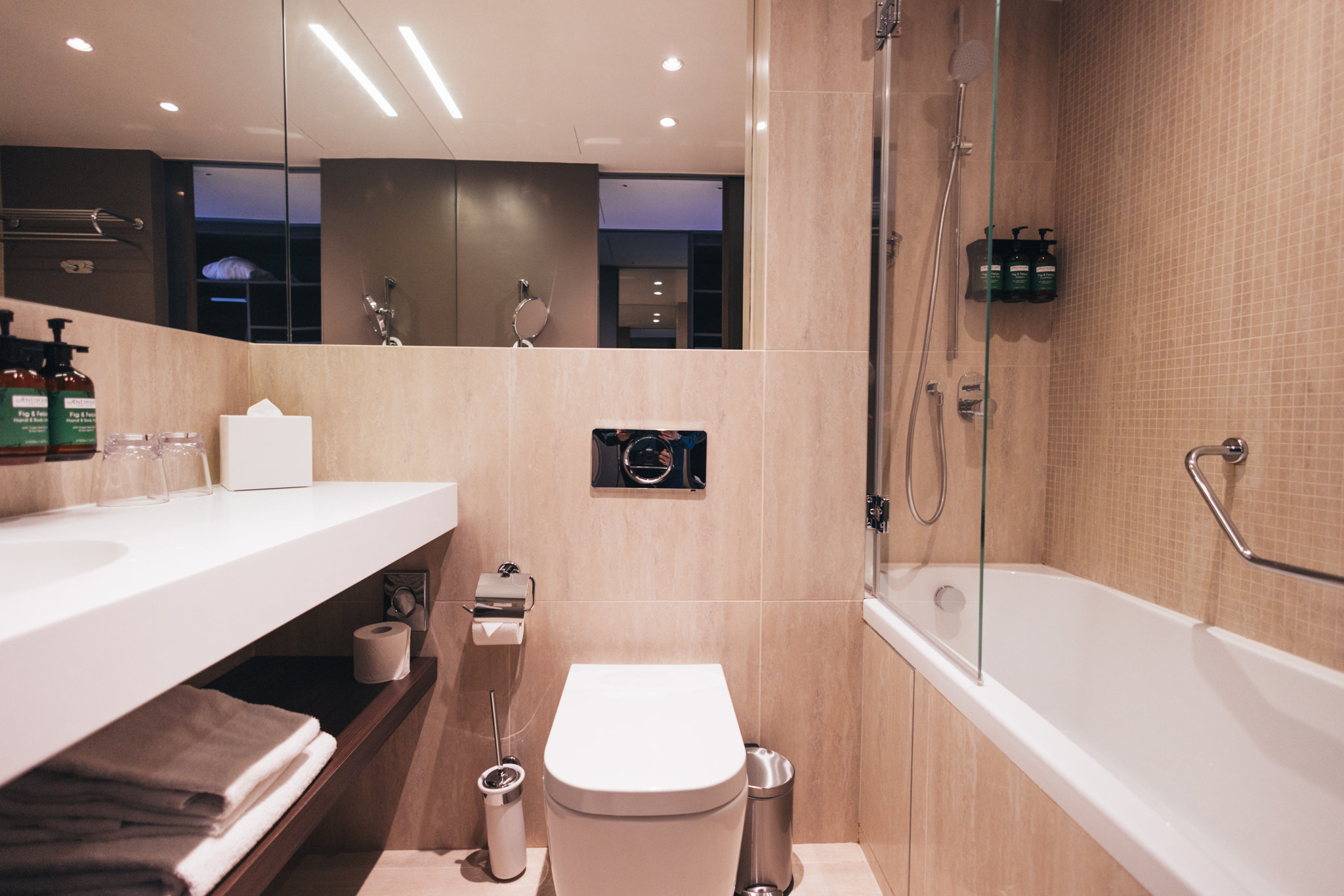 غرفة قياسية بسرير مزدوج، Crowne Plaza Geneva 3/4