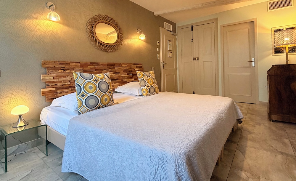 Hotel La Suite 15/75