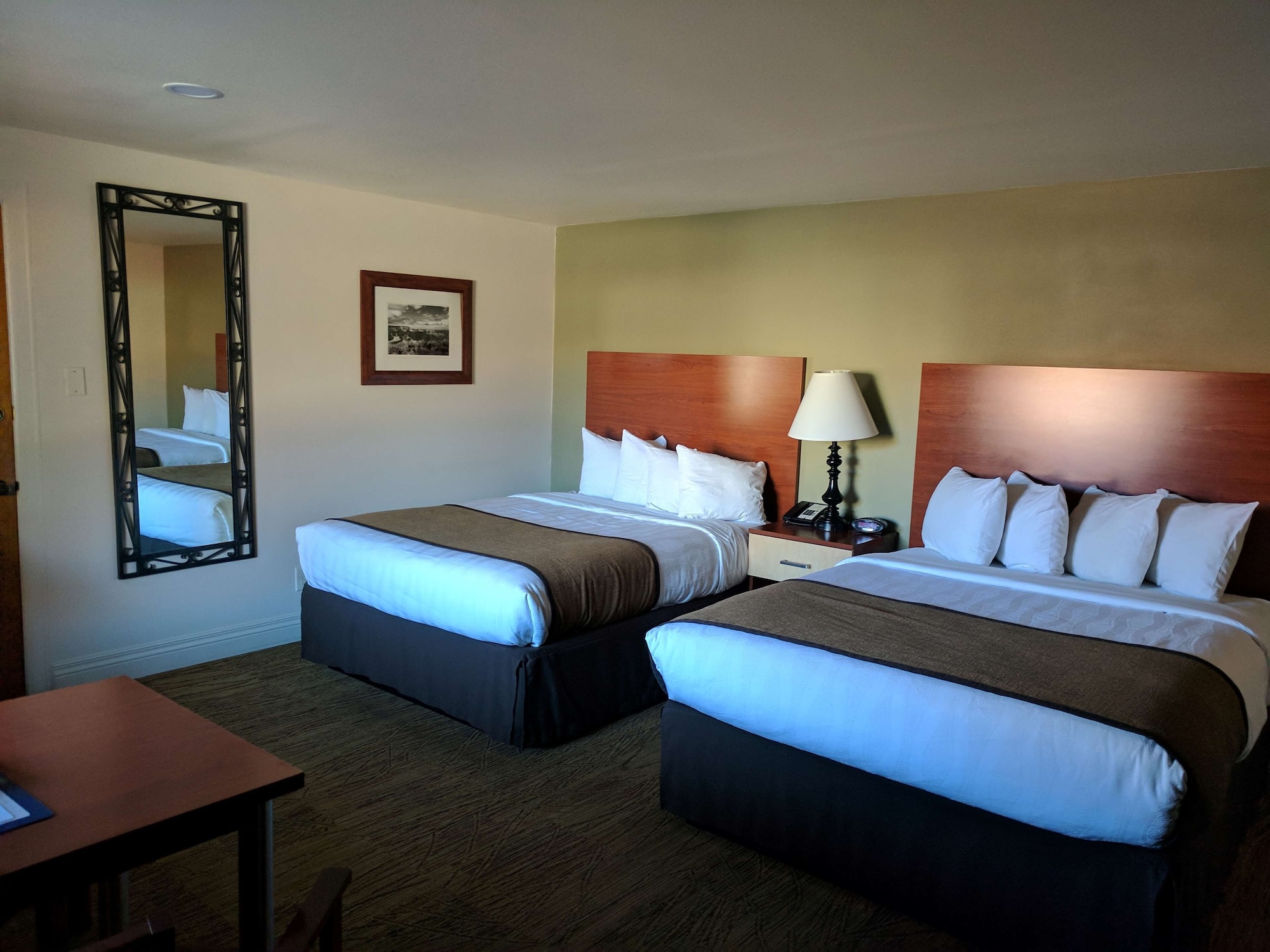 Family Suite, 2 Queen Beds, Best Western Red Hills 2/7