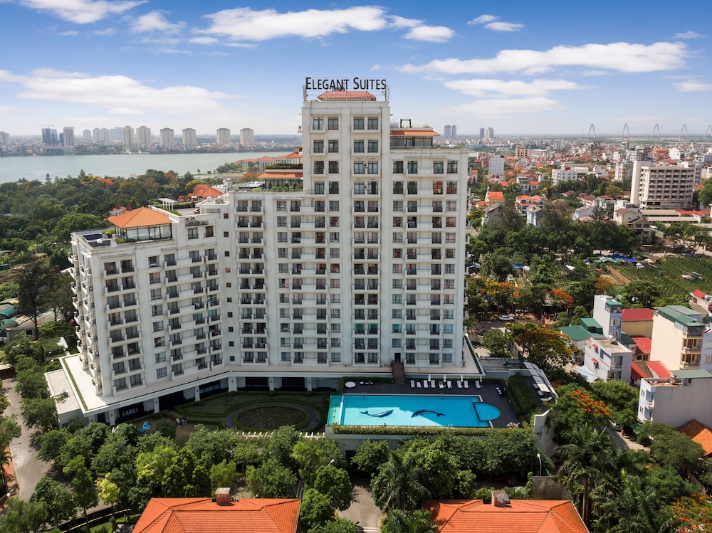 Elegant Suites Westlake 4/72