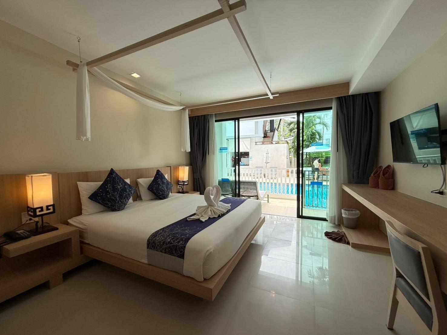 Deluxe, Double Bed, Pool Access