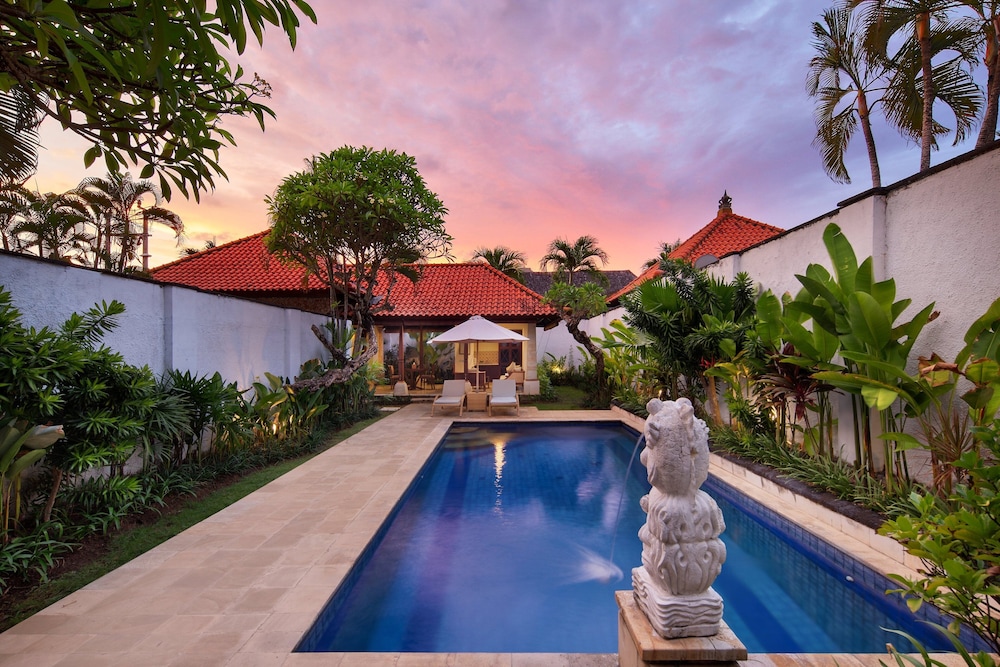 The Club Villas 46/50