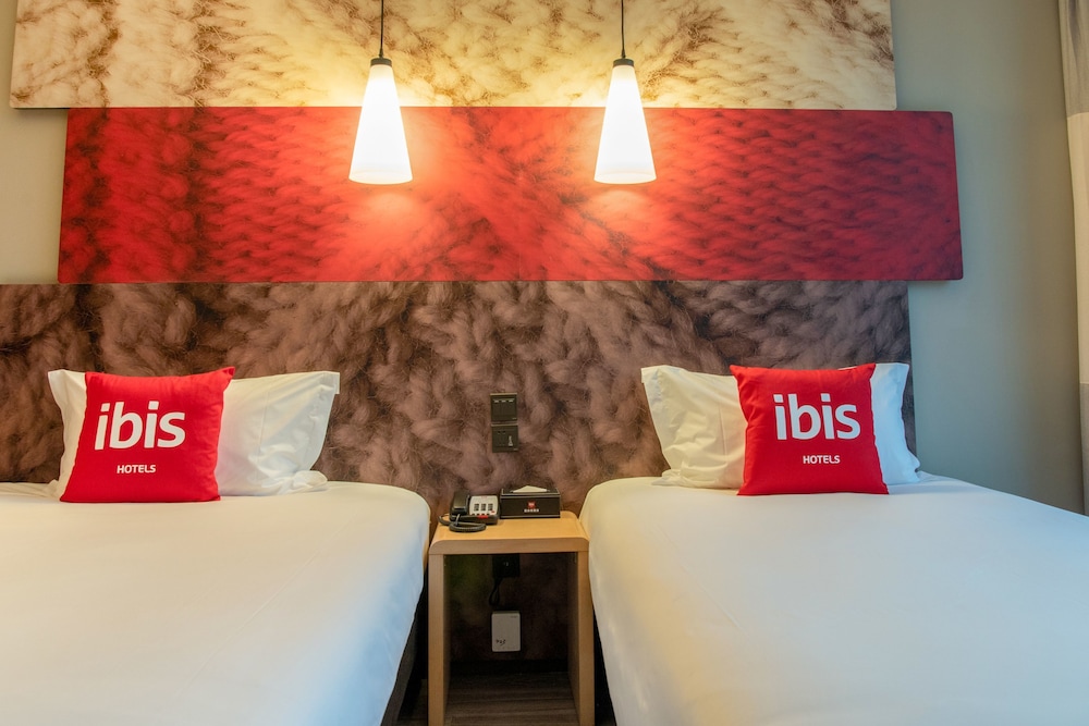 Ibis Luoyang Baolong Square Hotel 11/47