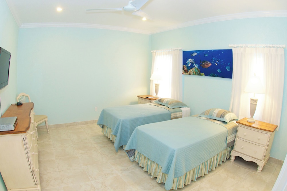 Compass Point Dive Resort 8/50