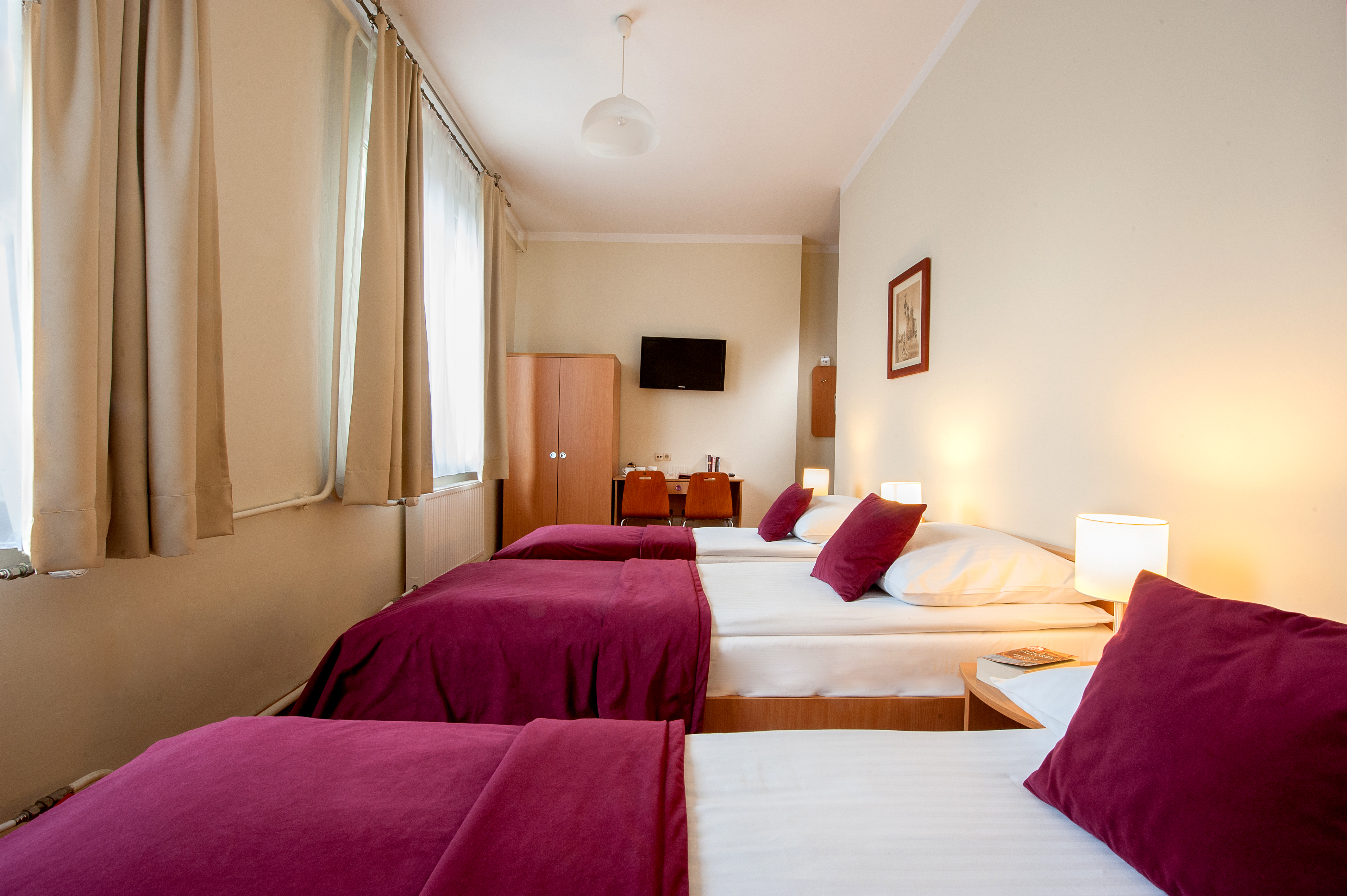 ROOM, TRIPLE